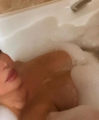 Я креативная индивидуалка, способная исполнить все ваши самые сокровенные фантазии. 🌟💋
Москва - место, где я с новыми впечатлениями и эмоциями жду встреч с вами. Ценю и умею создавать особую атмосферу, в которой вы сможете расслабиться и насладиться моим нежным прикосновением. 💫💆♂️
Я предлагаю широкий спектр услуг, от классического эскорта до фетиша и госпожи, гарантируя полное удовлетворение и безупречную конфиденциальность. ✨🔒
Мои отзывы говорят сами за себя – клиенты оценивают мою профессиональность, красивую внешность и умение подарить незабываемый опыт. 🌷🌟
На моих фотографиях вы увидите мою роскошную фигуру и обворожительную улыбку – несомненно, мы проведем незабываемое время вместе. 📸💃🥂
Так что, если вы ищете идеальное сочетание красоты, стиля и страсти, обратитесь ко мне – я жду вашего звонка. 💋📞🌹 398, 26 лет